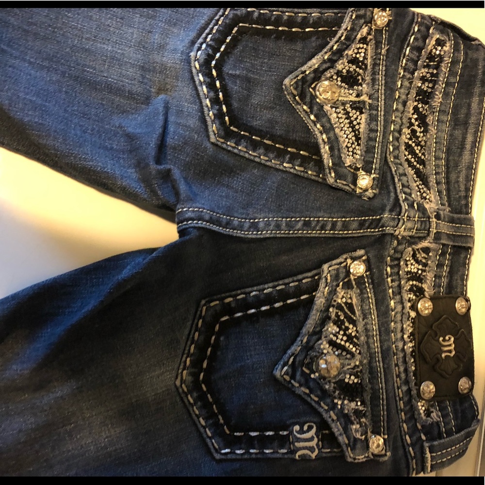 Super cute Miss Me Skinny jeans size 25!